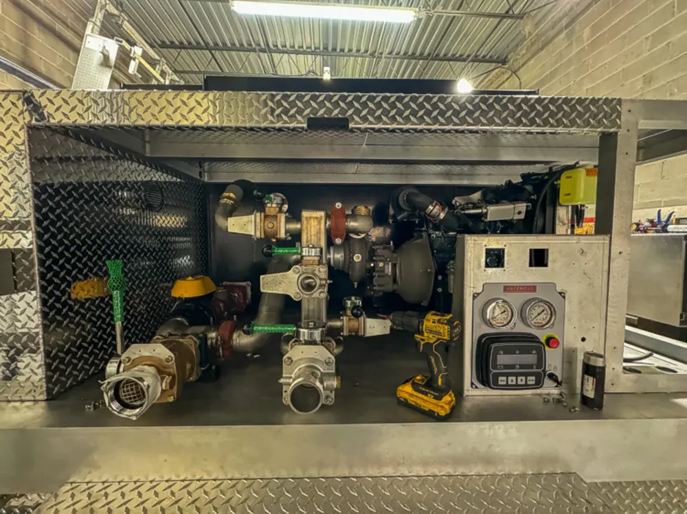 Side view of apparatus during shop assembly, photo 122 of 303.